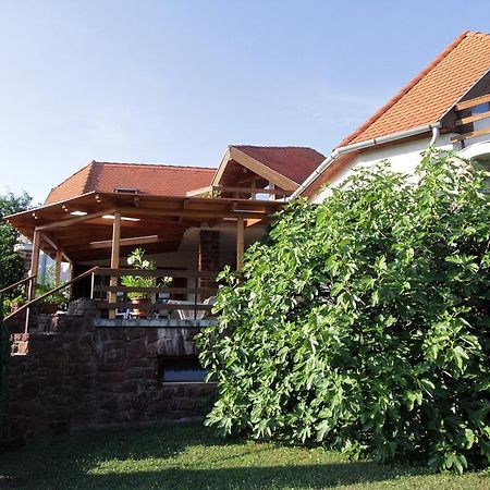 Vöröskő apartmanház Révfülöp Exterior foto