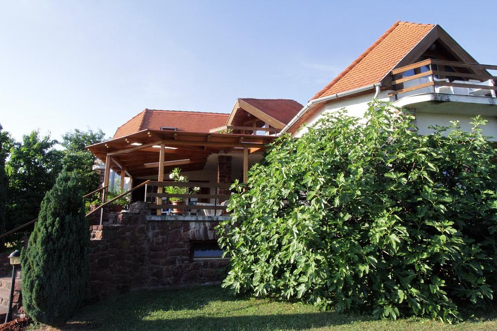 Vöröskő apartmanház Révfülöp Exterior foto